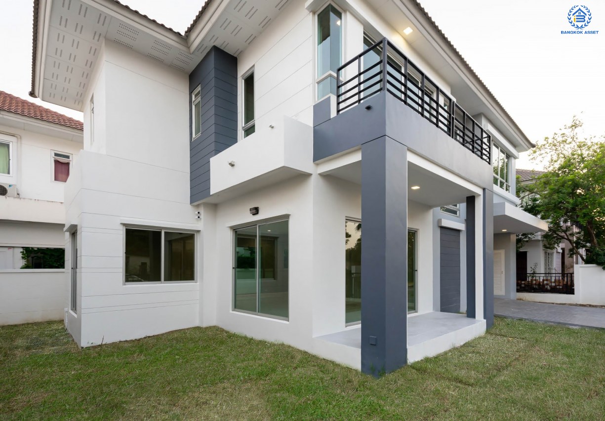 บ้านมือสองตกแต่งใหม่ โครงการ ไลฟ์บางกอกบูเลอวาร์ด ราชพฤกษ์-รัตนาธิเบศร์ เนื้อที่ 63 ตร.ว. ดีไซน์ตอบทุกไลฟ์สไตล์ ฟังก์ชัน 3 ห้องนอน 5 ห้องน้ำ 1 ห้องแม่บ้าน จอดรถได้ 2 คัน บนทำเลติดถนนราชพฤกษ์ ใกล้โรงเรียนเด่นหล้า  ห้าง Robinson Lifestyle Ratchaphruek เชื่อมต่อทุกเส้นทาง ใกล้รถไฟฟ้าสายสีชมพู "สถานีปากเกร็ด" และจุดขึ้นทางด่วน "ศรีรัช"